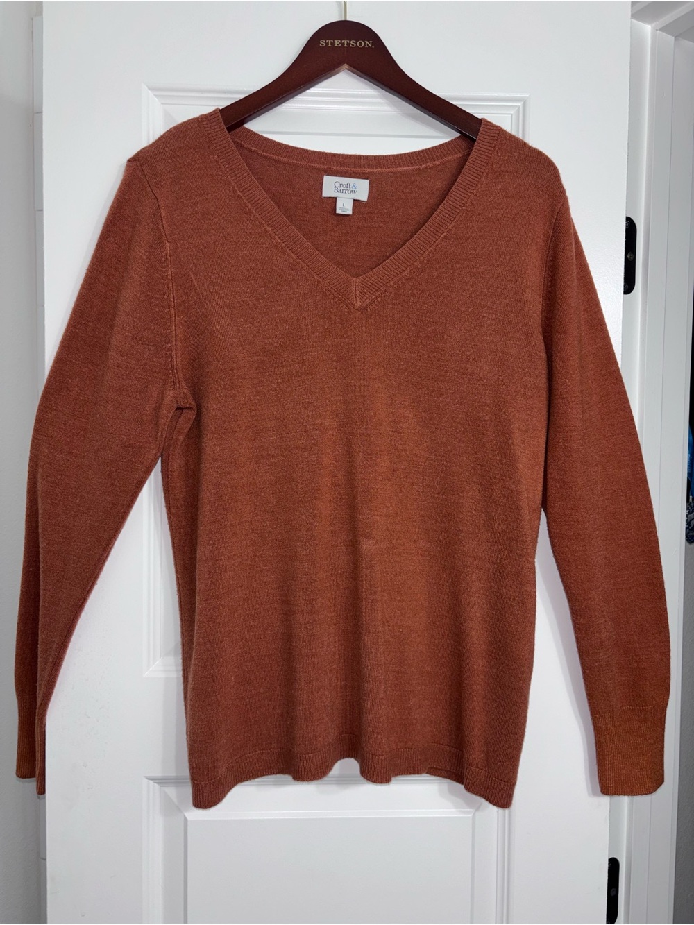 croft & barrow women’s V-Neck Sweater in Rust